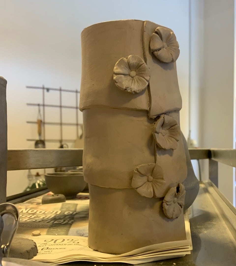 Vil du udforske din kreativitet og skabe unikke værker med dine egne hænder? Så har du fundet det rigtige sted at gå hen, ved Kreativ Keramik kan du fra januar måned komme på Keramik Kursus.